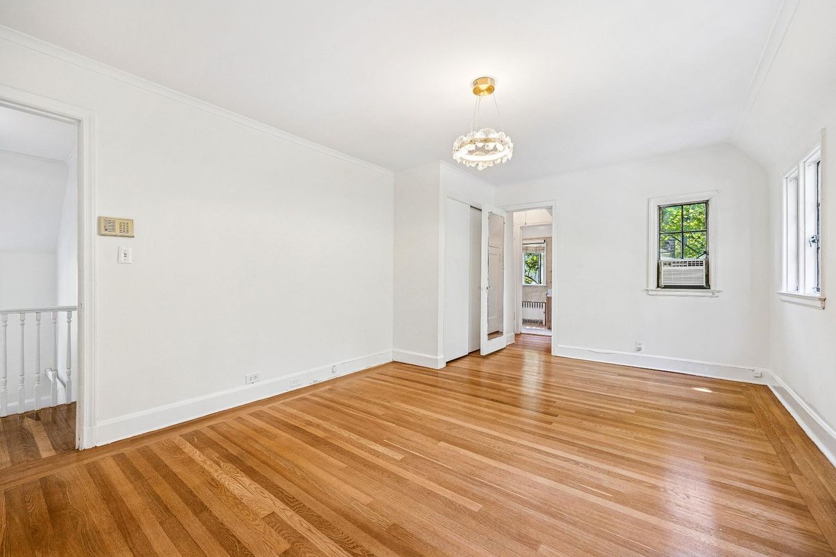 Chandelier, Empty room, Interior, Wood Texture Flooring