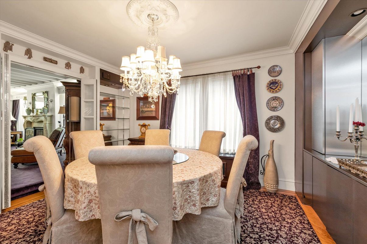 Chandelier, Dining room, Interior