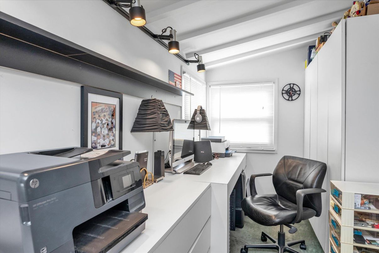 Home Office, Interior