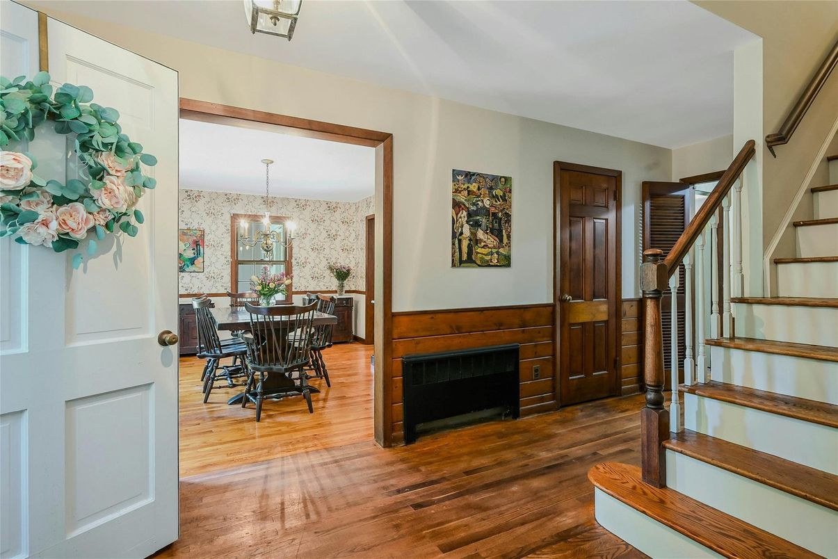 Chandelier, Dining room, Fireplace, Interior, Wood Texture Flooring