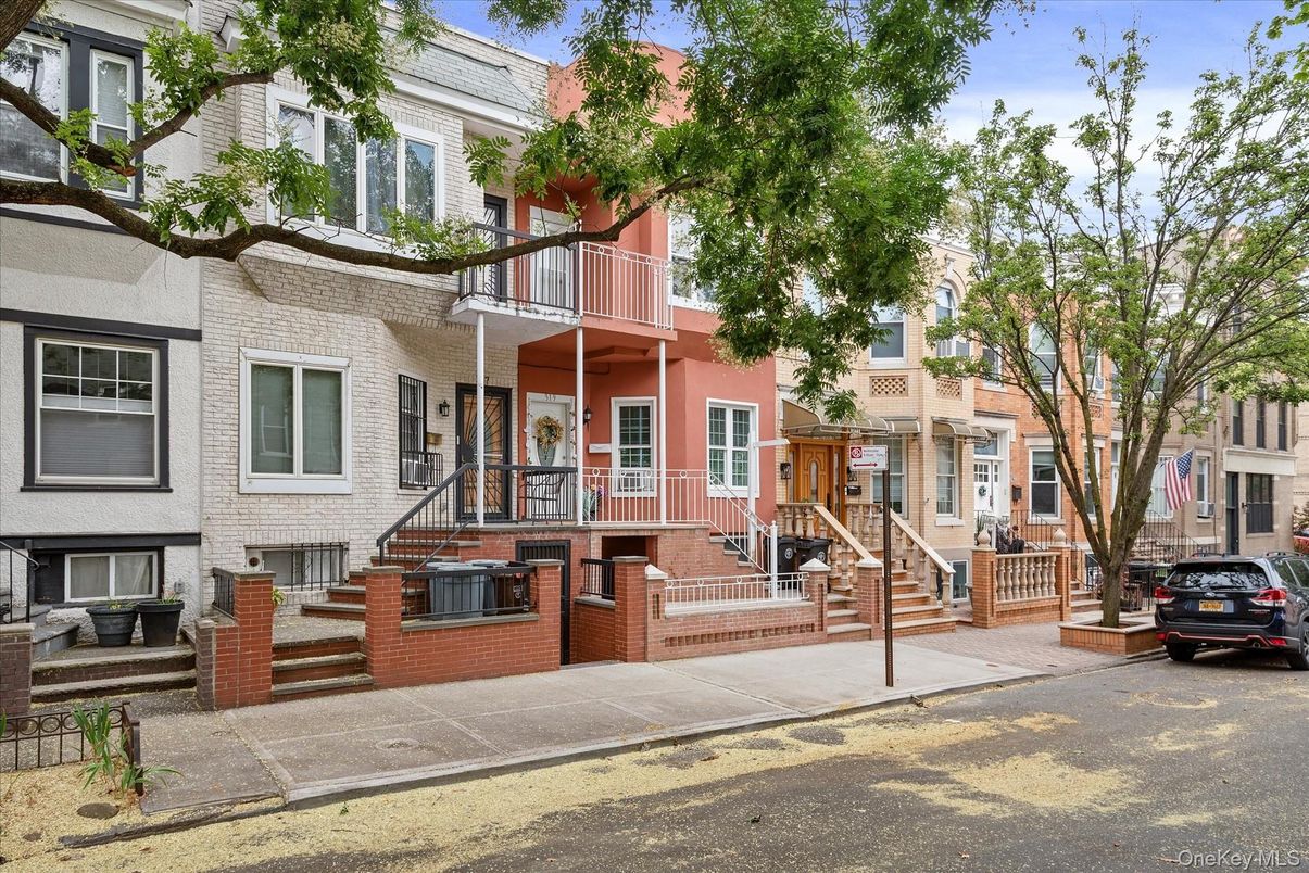 Exterior, Facade, Brick Facade, Rowhouse