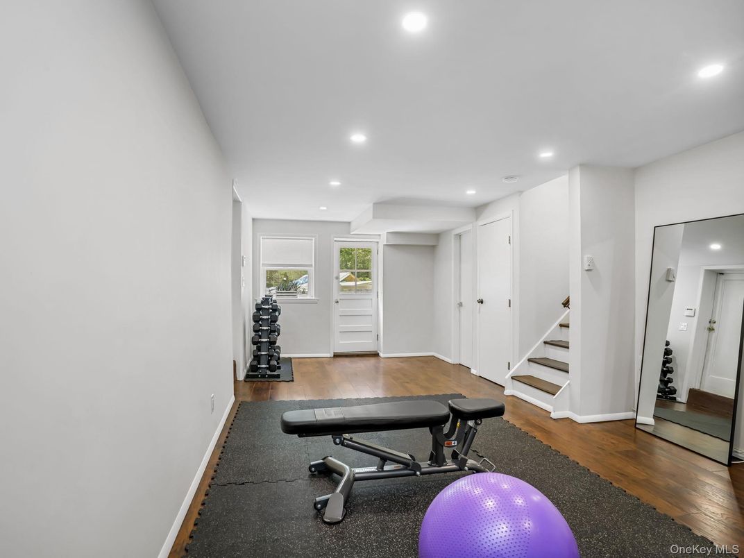 Fitness Equipment, Interior, Recessed Lighting, Wood Texture Flooring