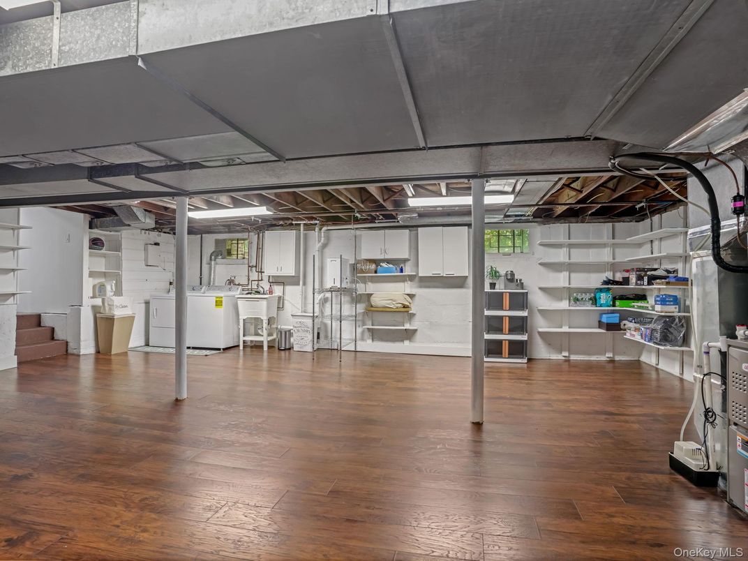 Interior, Washer, Wood Texture Flooring