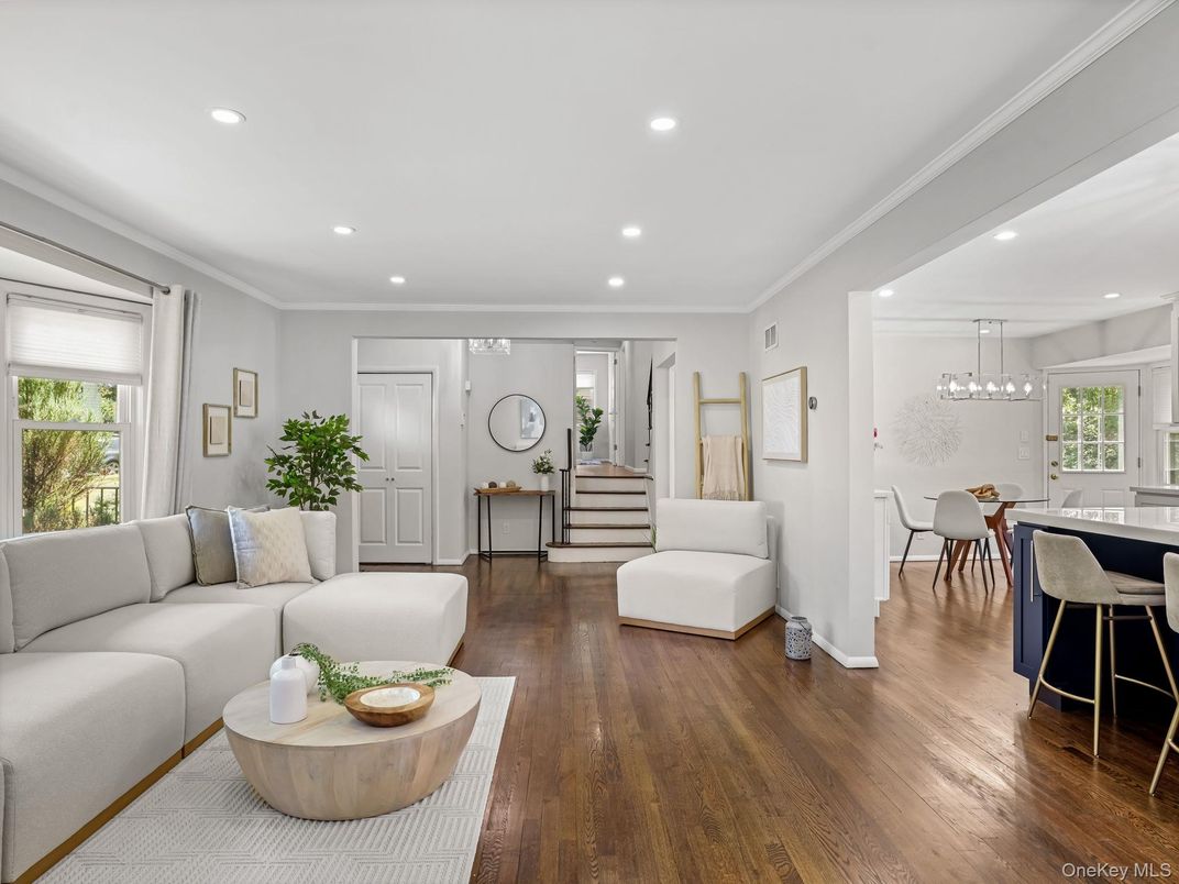 Dining room, Interior, Living room, Pendant Lights, Recessed Lighting, Wood Texture Flooring