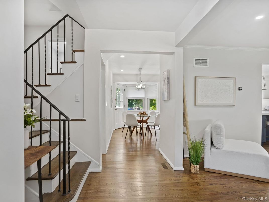 Chandelier, Dining room, Interior, Recessed Lighting, Wood Texture Flooring