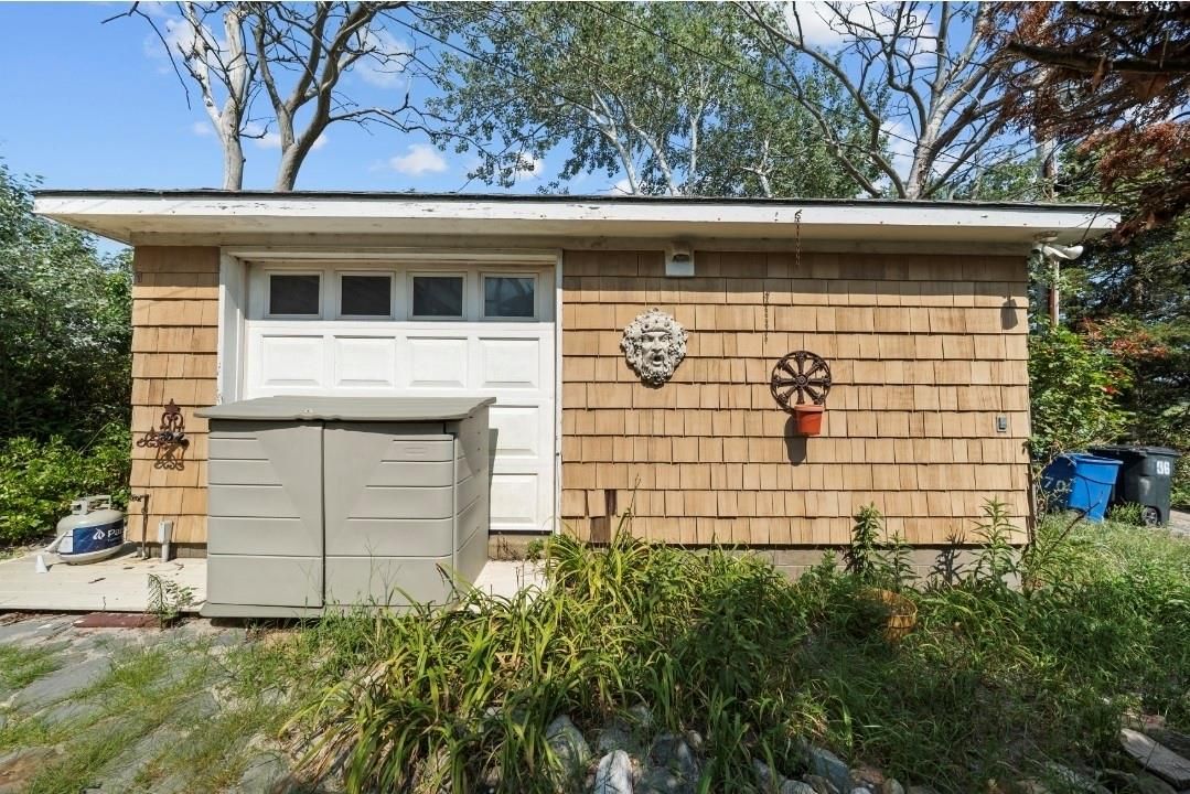 Detached Garage, Exterior