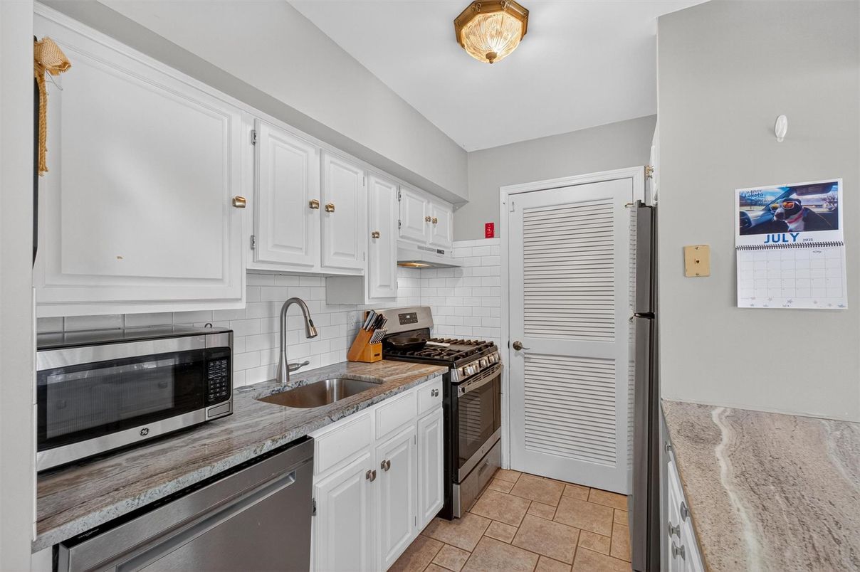 Interior, Kitchen, Stainless Steel Appliances