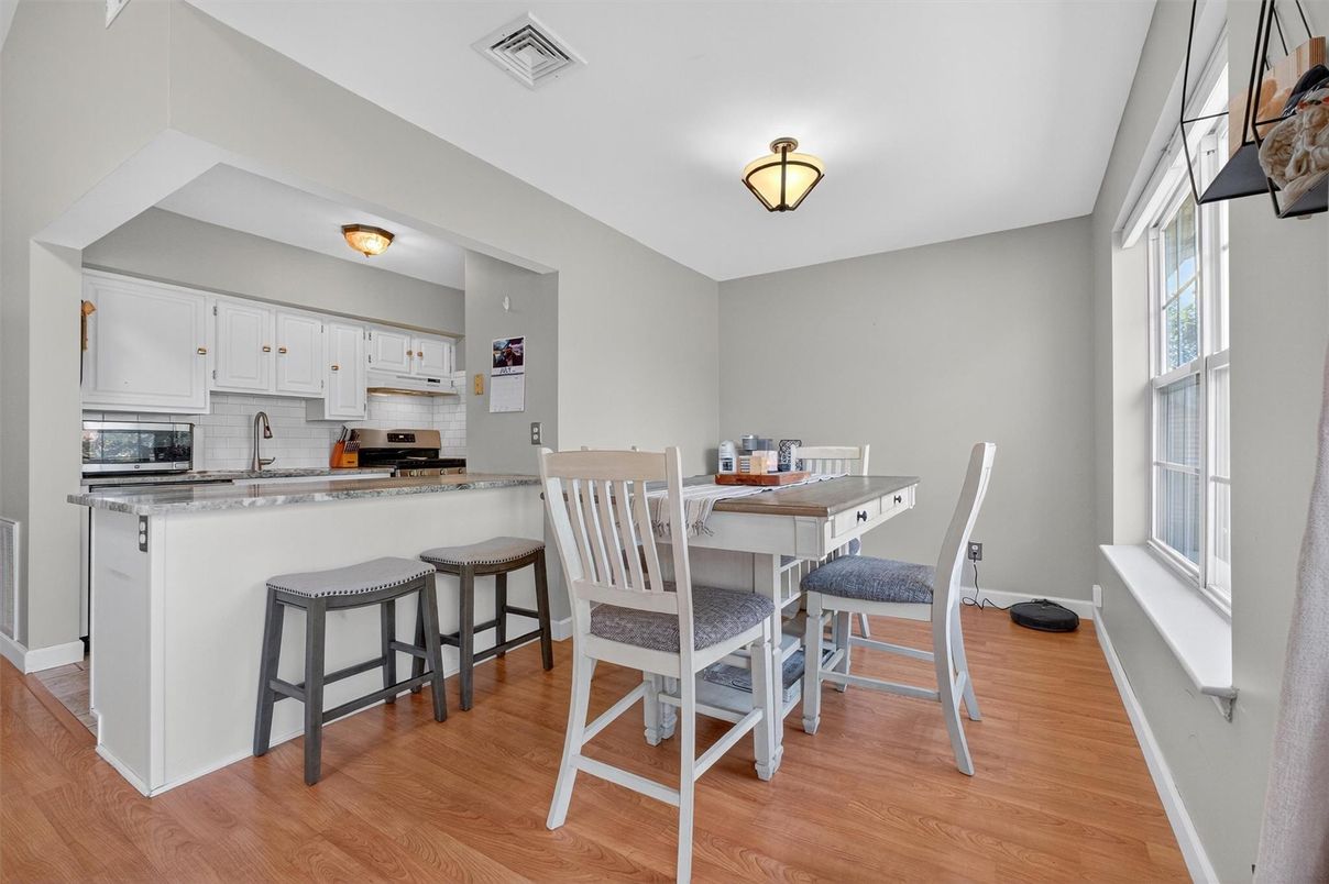 Dining room, Interior, Kitchen, Stainless Steel Appliances, Wood Texture Flooring