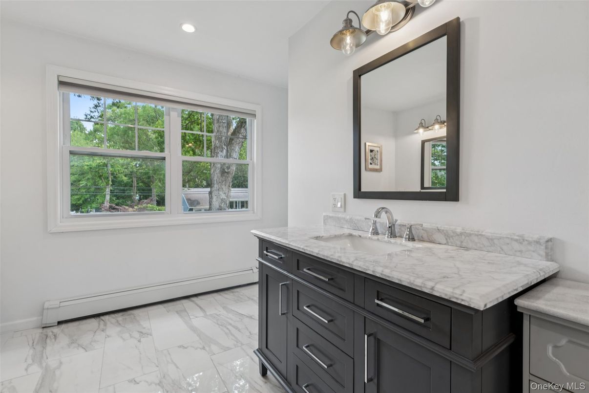 Bathroom, Interior, Marble, Recessed Lighting