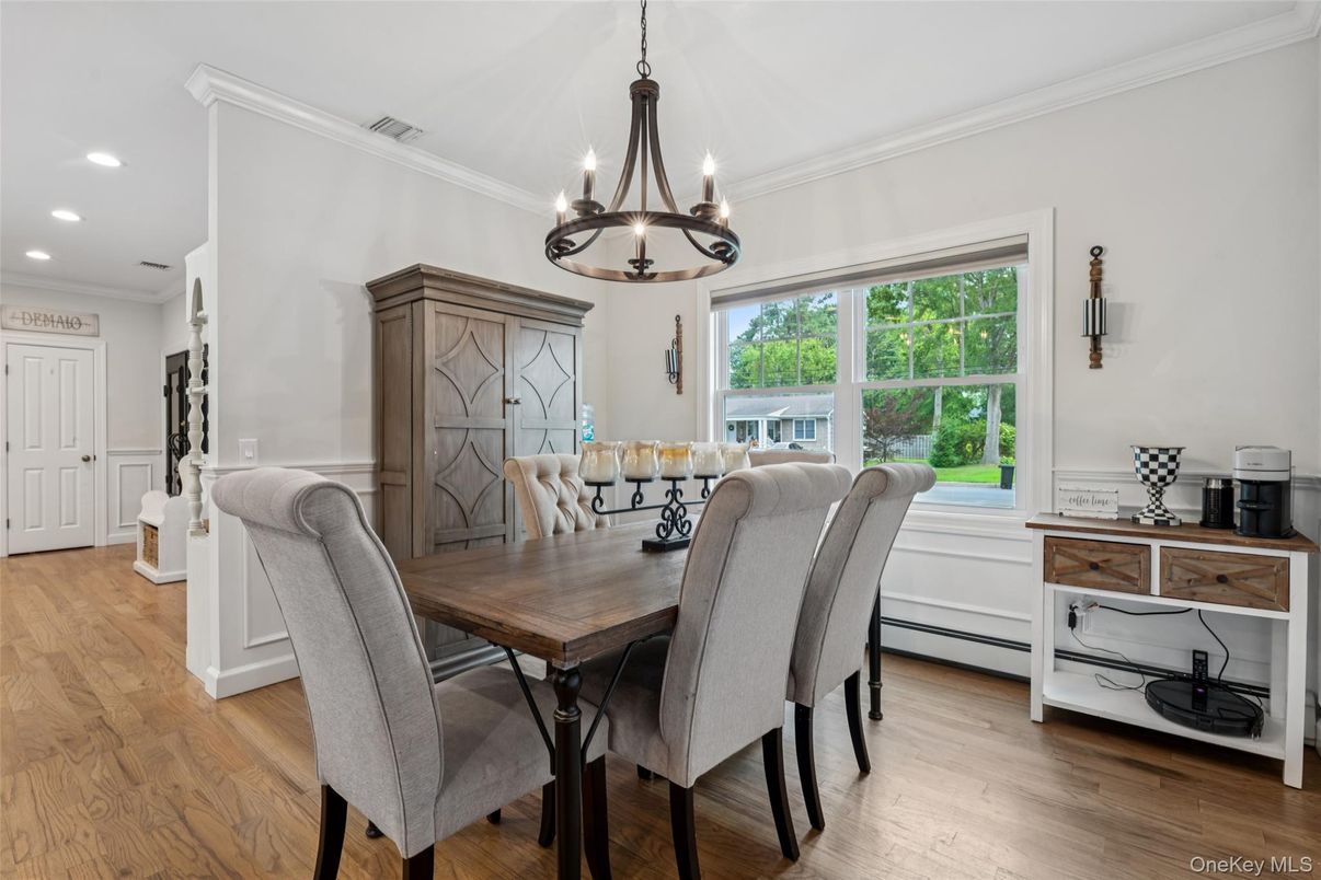 Chandelier, Dining room, Interior, Recessed Lighting, Wood Texture Flooring