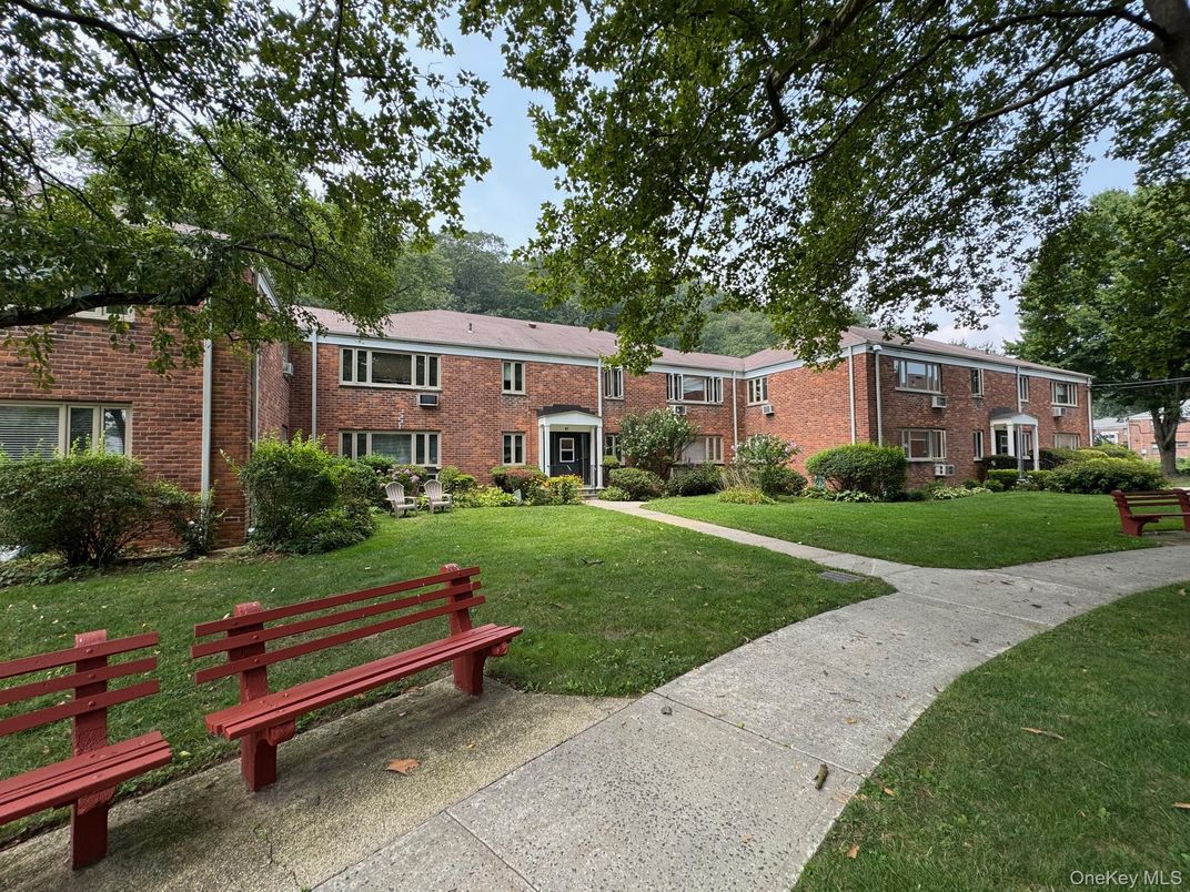 Backyard, Exterior, Facade, Brick Facade, Cape Cod