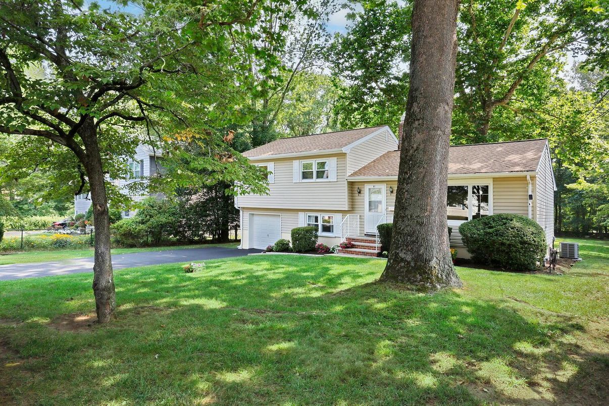 Attached, Backyard, Exterior, Facade, Split Level