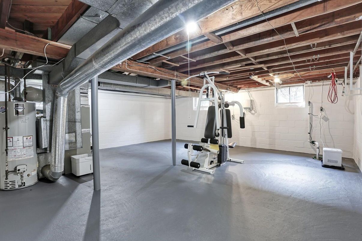 Fitness Equipment, Interior, Wooden Beams