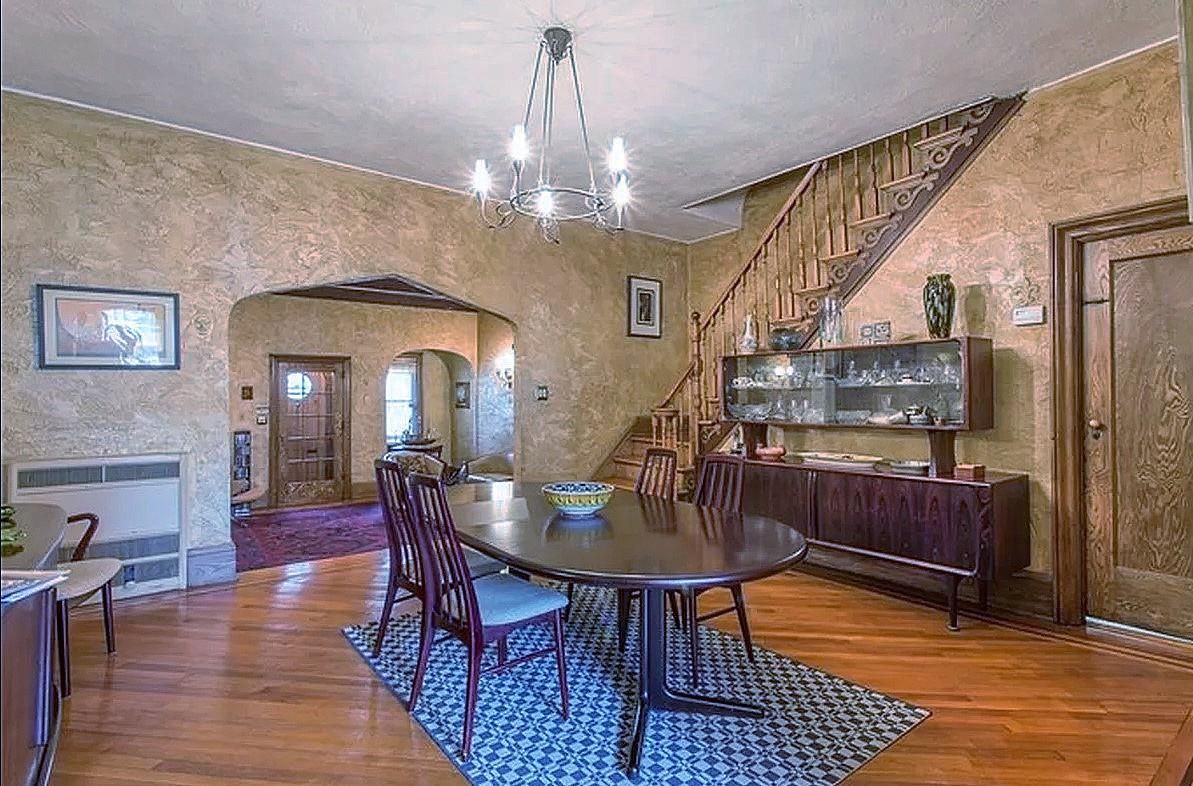 Chandelier, Dining room, Fireplace, Interior, Wood Texture Flooring