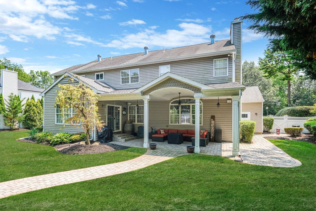 Backyard, Exterior, Facade, Cape Cod