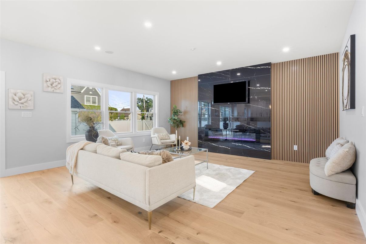 Interior, Living room, Recessed Lighting, Wood Texture Flooring