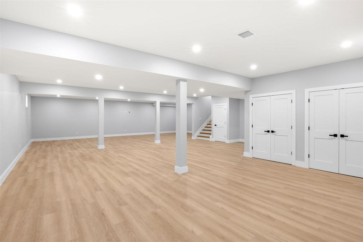 Empty room, Interior, Recessed Lighting, Wood Texture Flooring