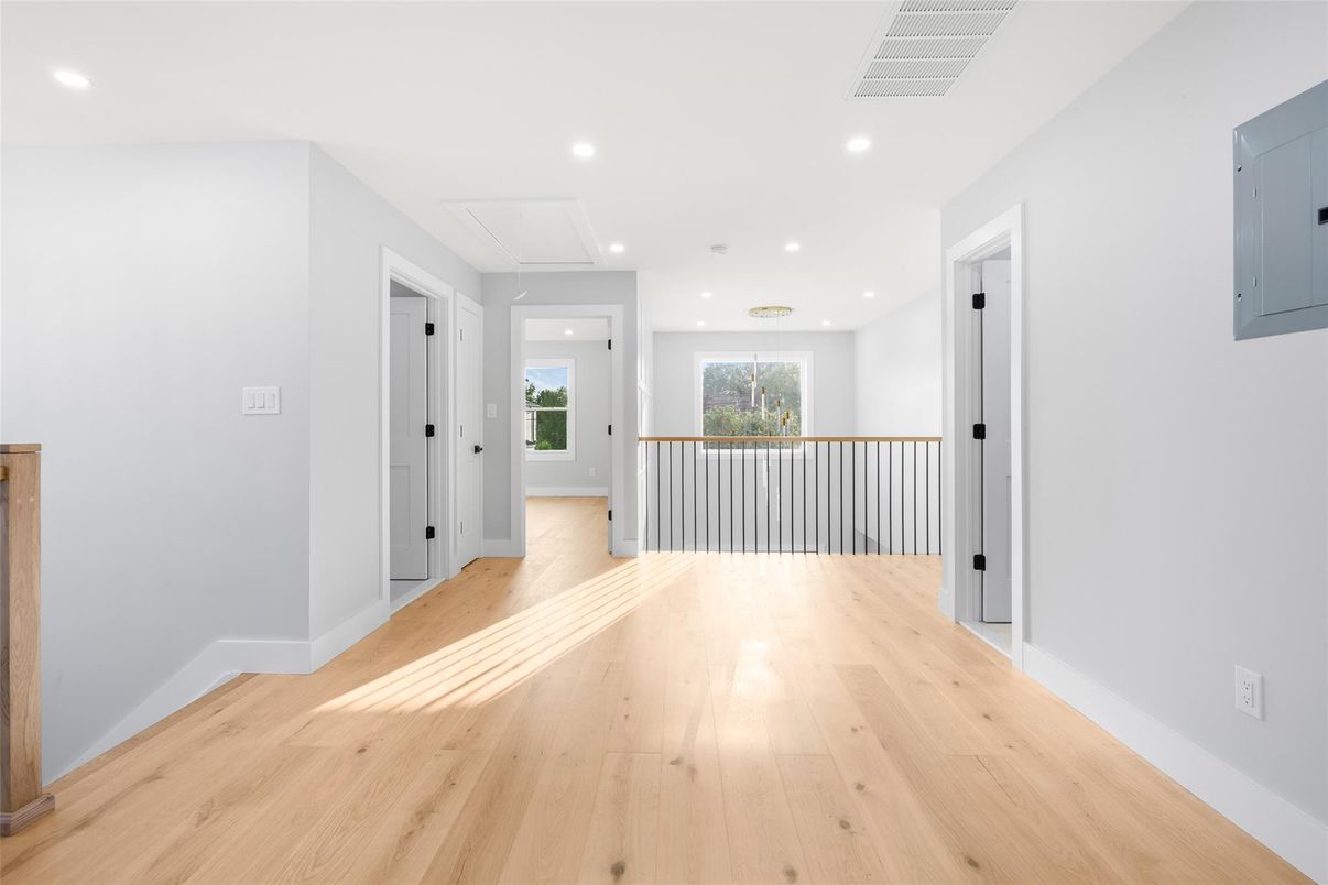 Interior, Recessed Lighting, Wood Texture Flooring