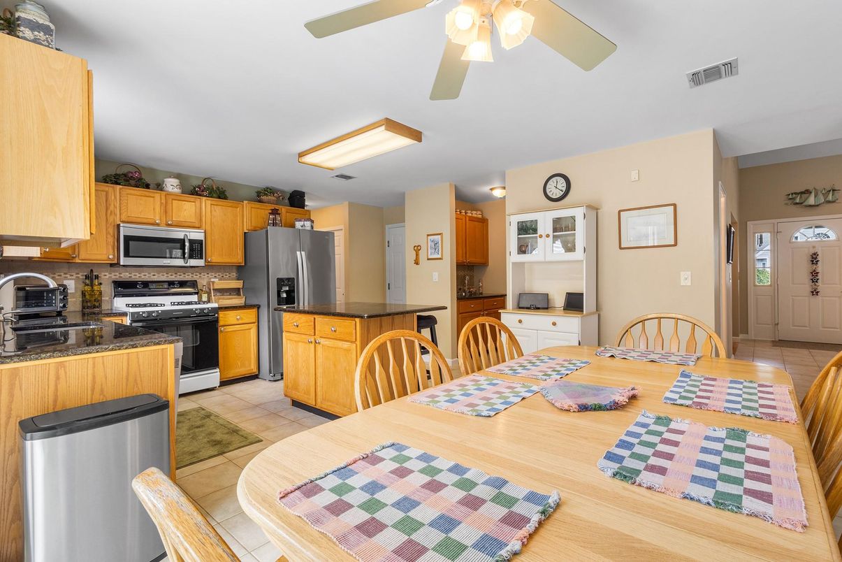 Dining room, Interior, Kitchen, Stainless Steel Appliances