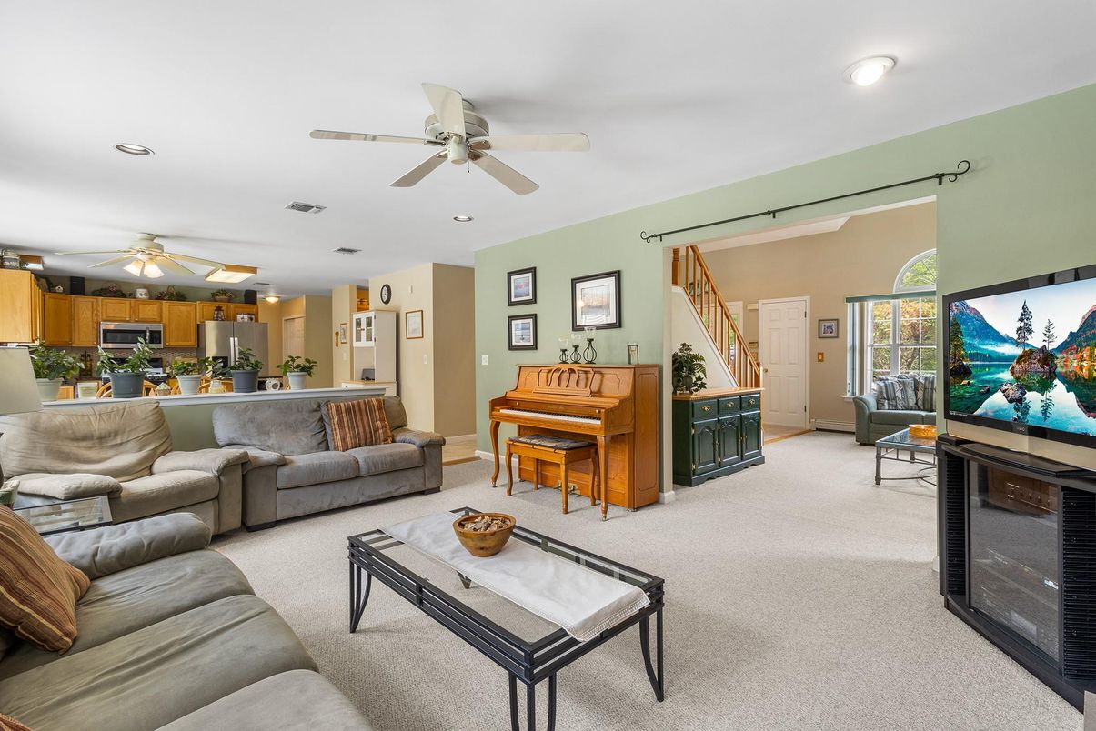 Interior, Kitchen, Living room, Piano, Recessed Lighting