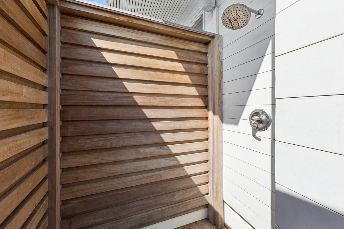 Bathroom, Exterior