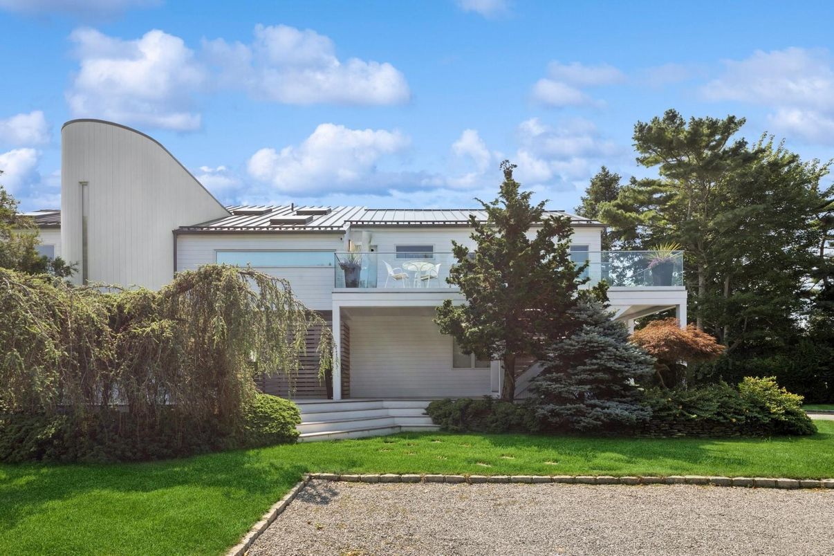 Attached, Exterior, Facade, Mediterranean
