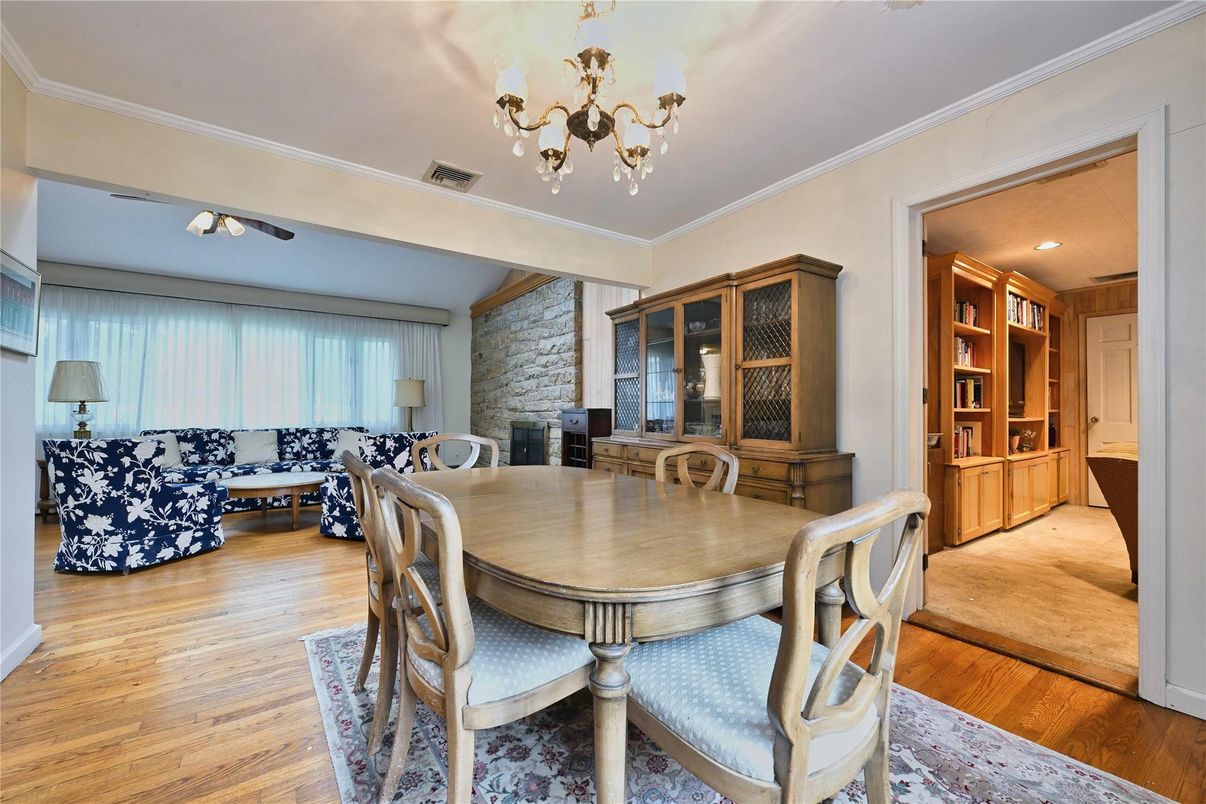 Chandelier, Dining room, Interior, Living room, Recessed Lighting, Wood Texture Flooring