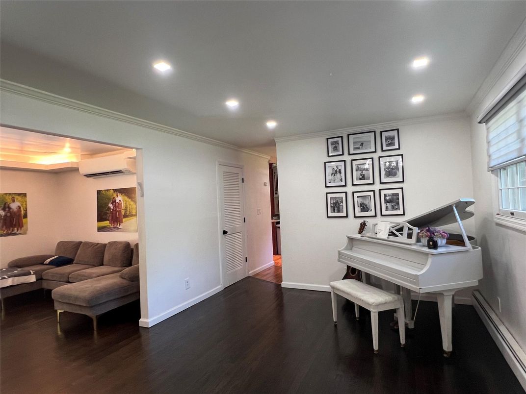 Interior, Piano, Recessed Lighting, Wood Texture Flooring