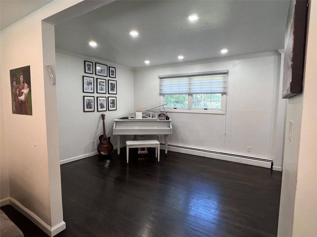 Interior, Piano, Recessed Lighting, Wood Texture Flooring