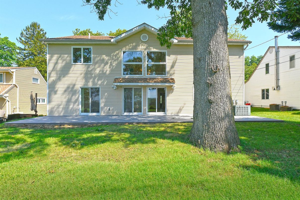 Backyard, Exterior, Facade, Raised Ranch