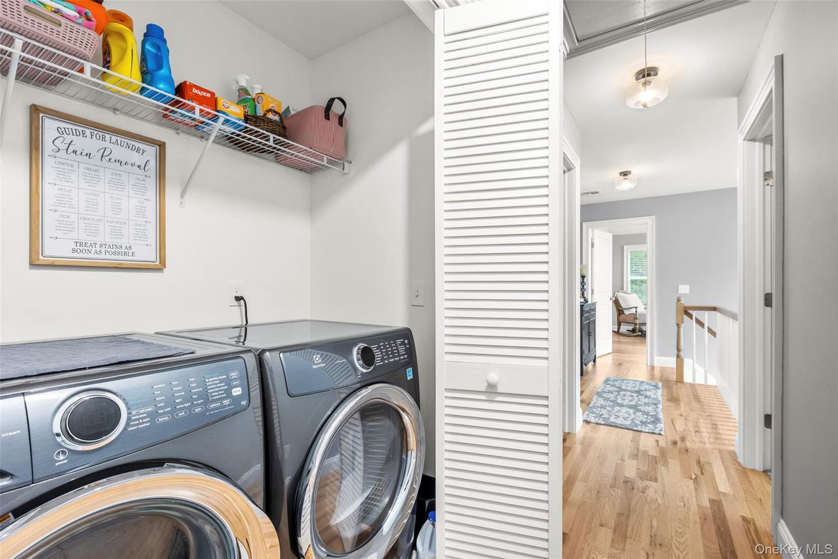 Interior, Utility Closets, Washer, Wood Texture Flooring