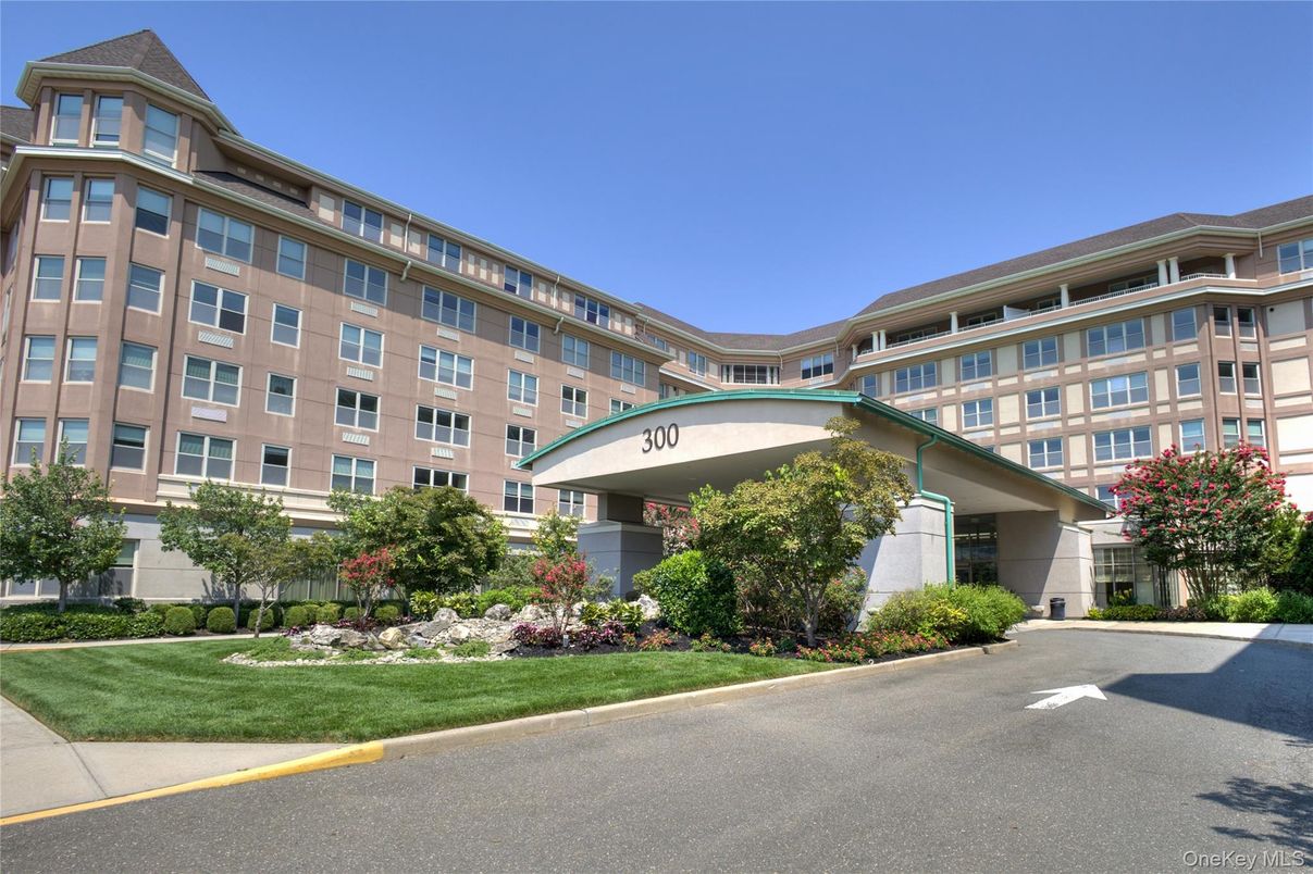Exterior, Facade, Condo Building
