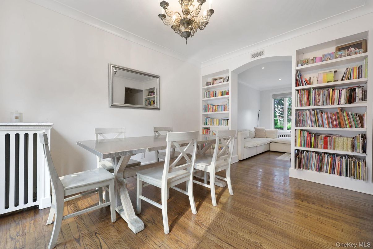 Chandelier, Dining room, Interior, Recessed Lighting, Wood Texture Flooring