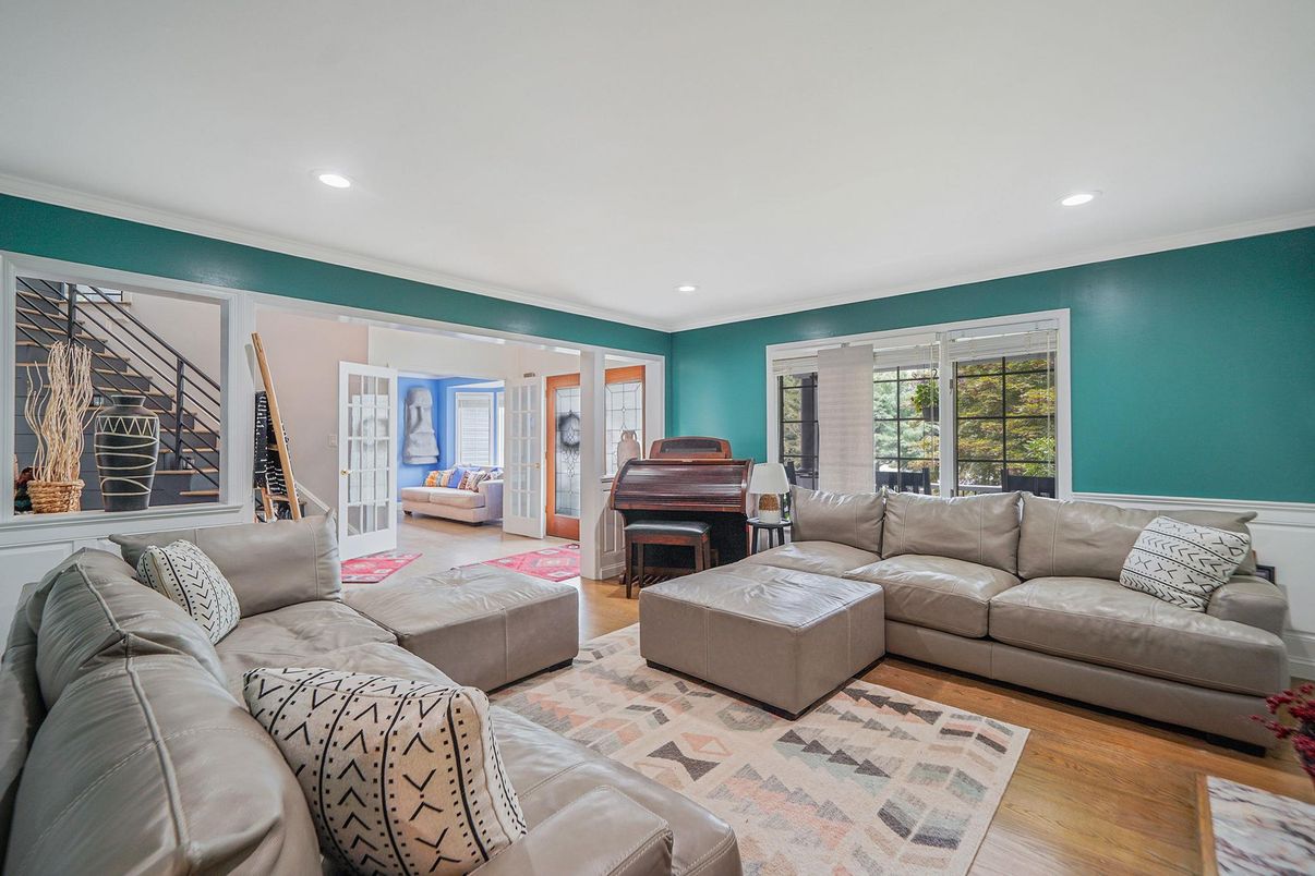 Interior, Living room, Piano, Recessed Lighting, Wood Texture Flooring