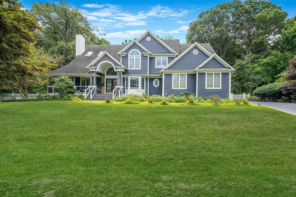 Backyard, Exterior, Facade, Queen Anne Victorian