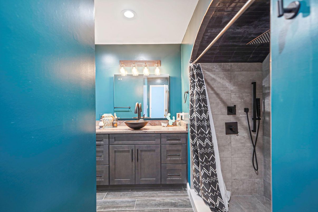 Bathroom, Interior, Recessed Lighting
