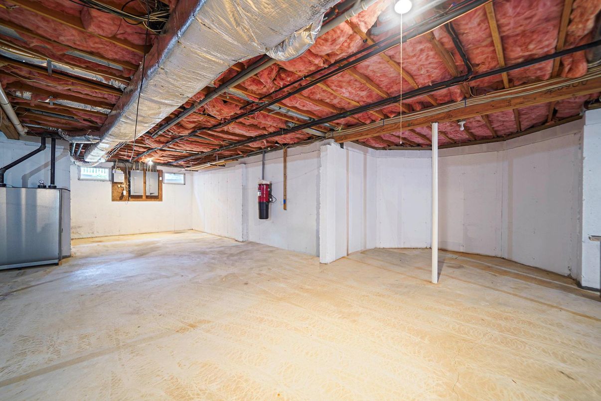 Empty room, Interior, Wooden Beams