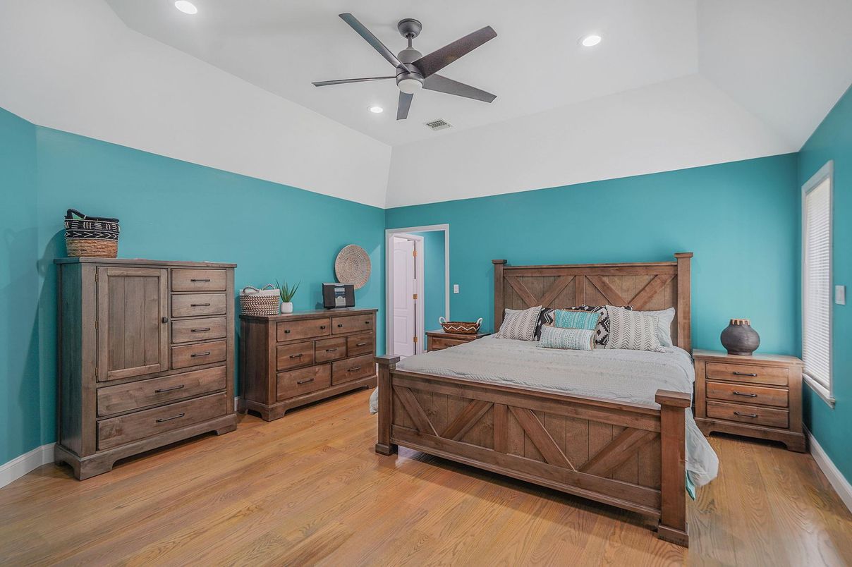 Bedroom, Interior, Recessed Lighting, Wood Texture Flooring