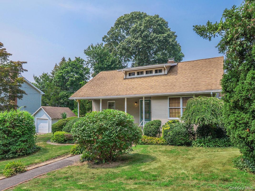 Exterior, Facade, Cape Cod