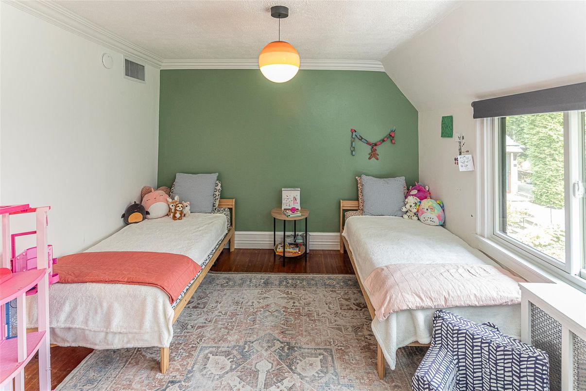 Bedroom, Interior, Pendant Lights, Wood Texture Flooring