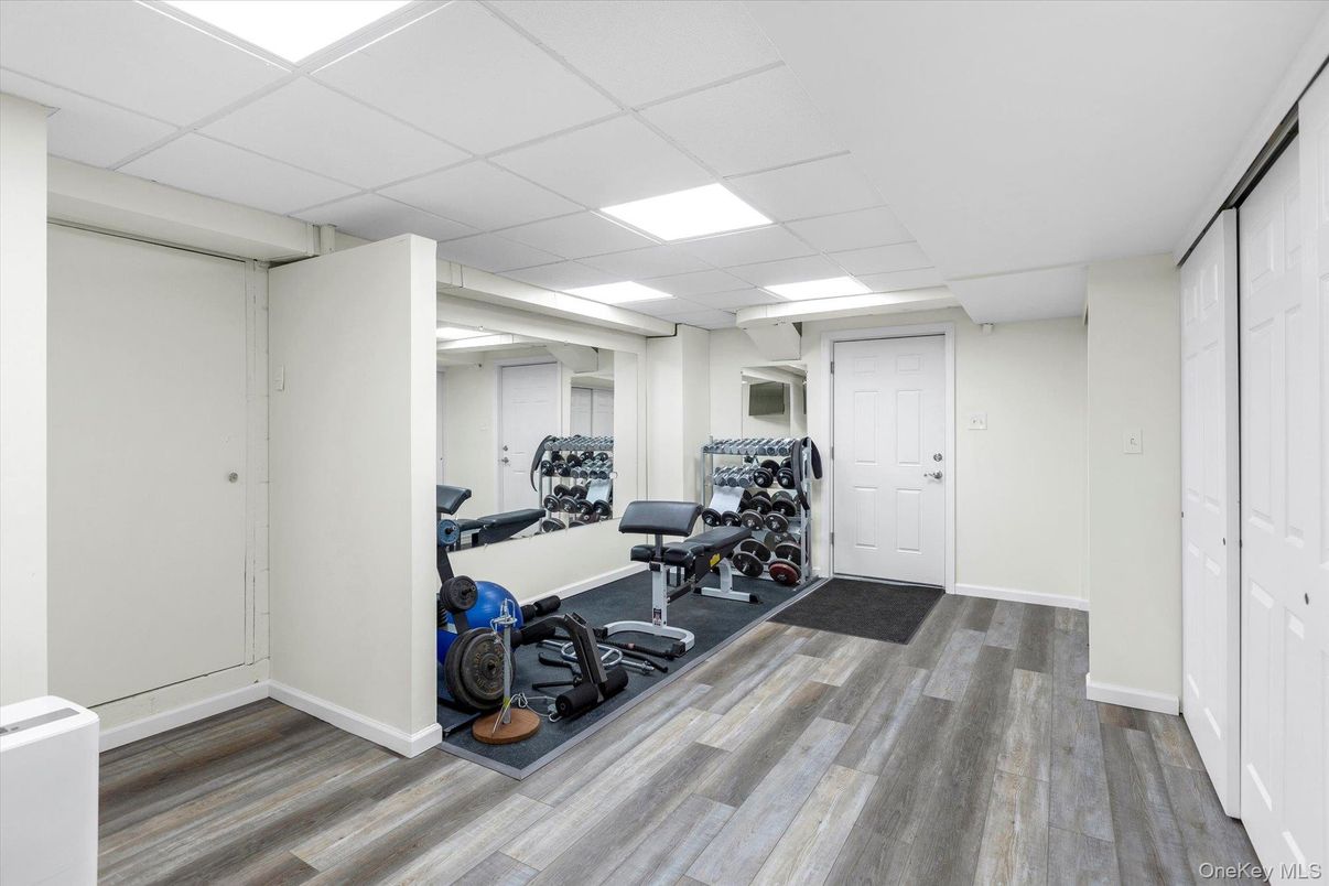 Fitness Equipment, Interior, Recessed Lighting, Wood Texture Flooring