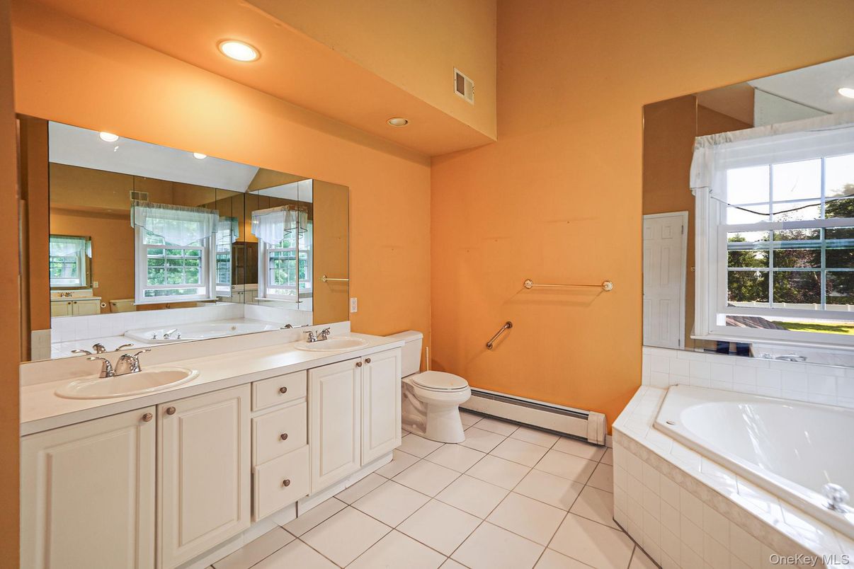 Bathroom, Dual Sink Vanities, Interior, Recessed Lighting