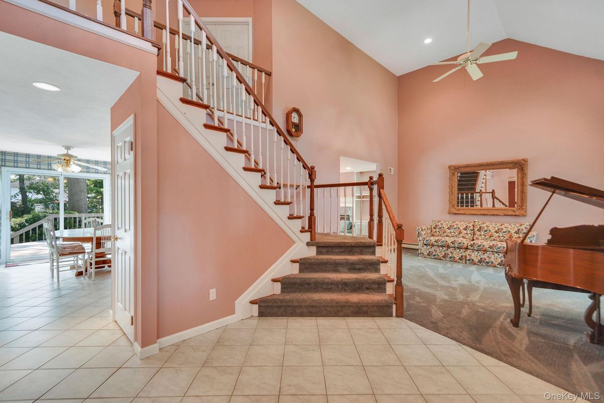 Dining room, Interior, Piano, Recessed Lighting