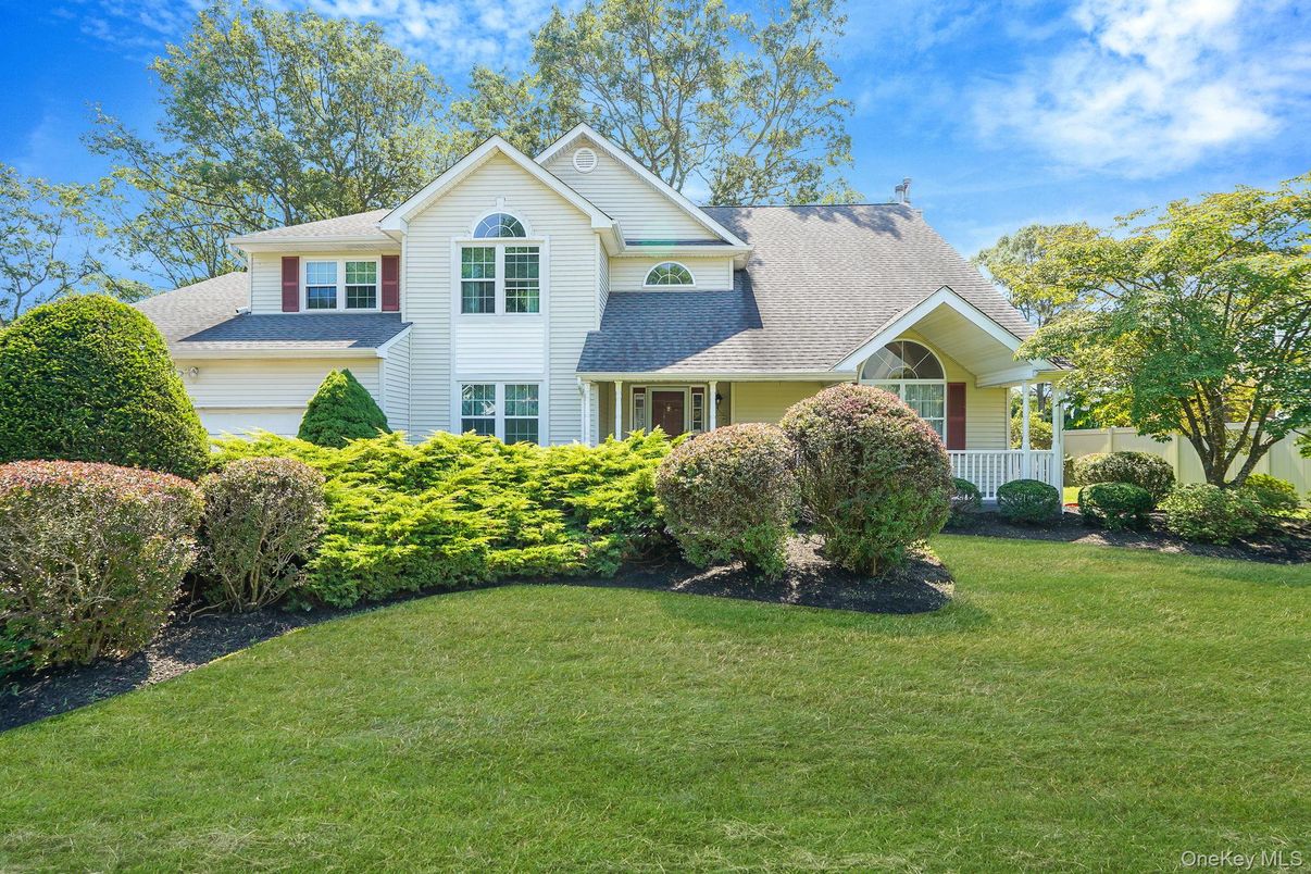 Attached, Exterior, Facade, Farmhouse