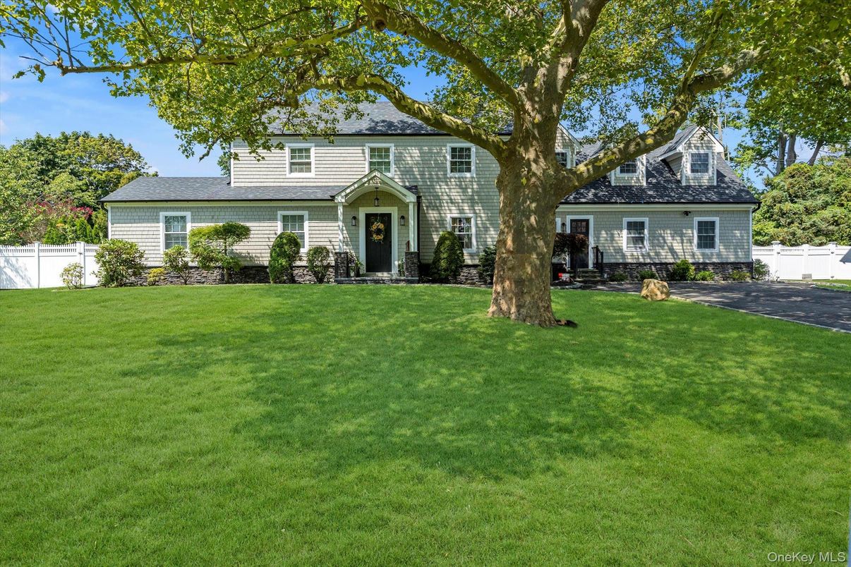 Exterior, Facade, Cape Cod
