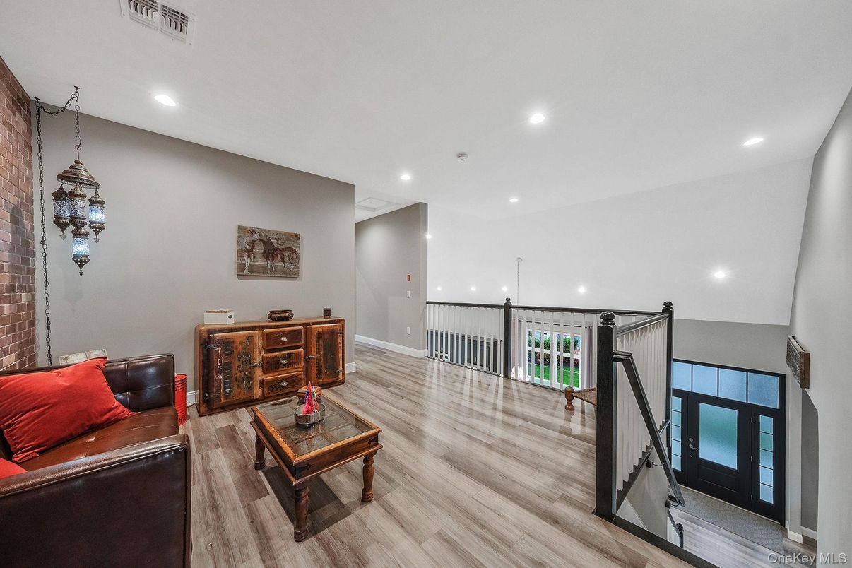 Interior, Living room, Pendant Lights, Recessed Lighting, Stone Walls, Wood Texture Flooring