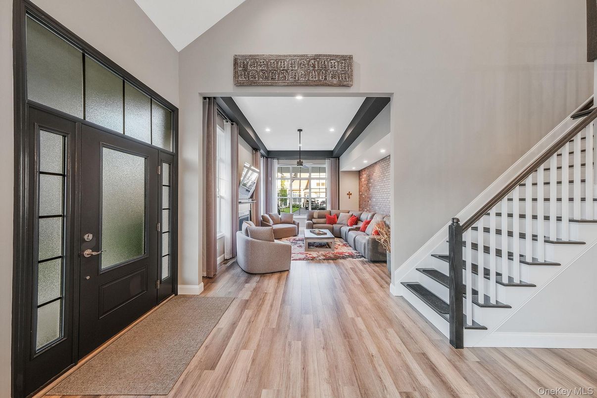Interior, Living room, Pendant Lights, Recessed Lighting, Wood Texture Flooring