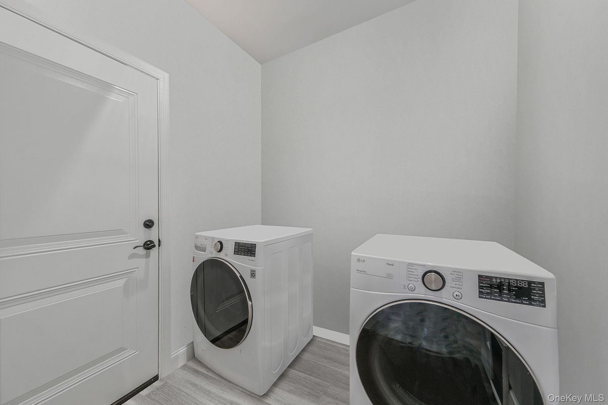 Interior, Washer, Wood Texture Flooring