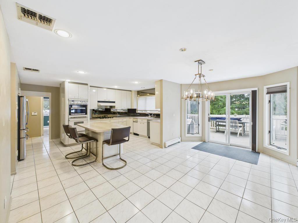 Chandelier, Dining room, Interior, Kitchen, Pendant Lights, Recessed Lighting, Stainless Steel Appliances