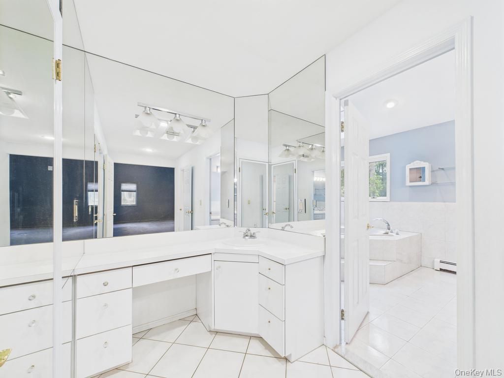 Bathroom, Interior, Recessed Lighting